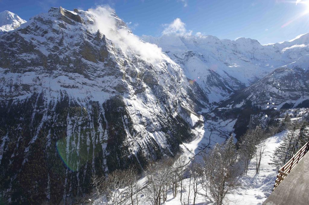 Vierpersoonskamer met Balkon en Uitzicht op de Bergen