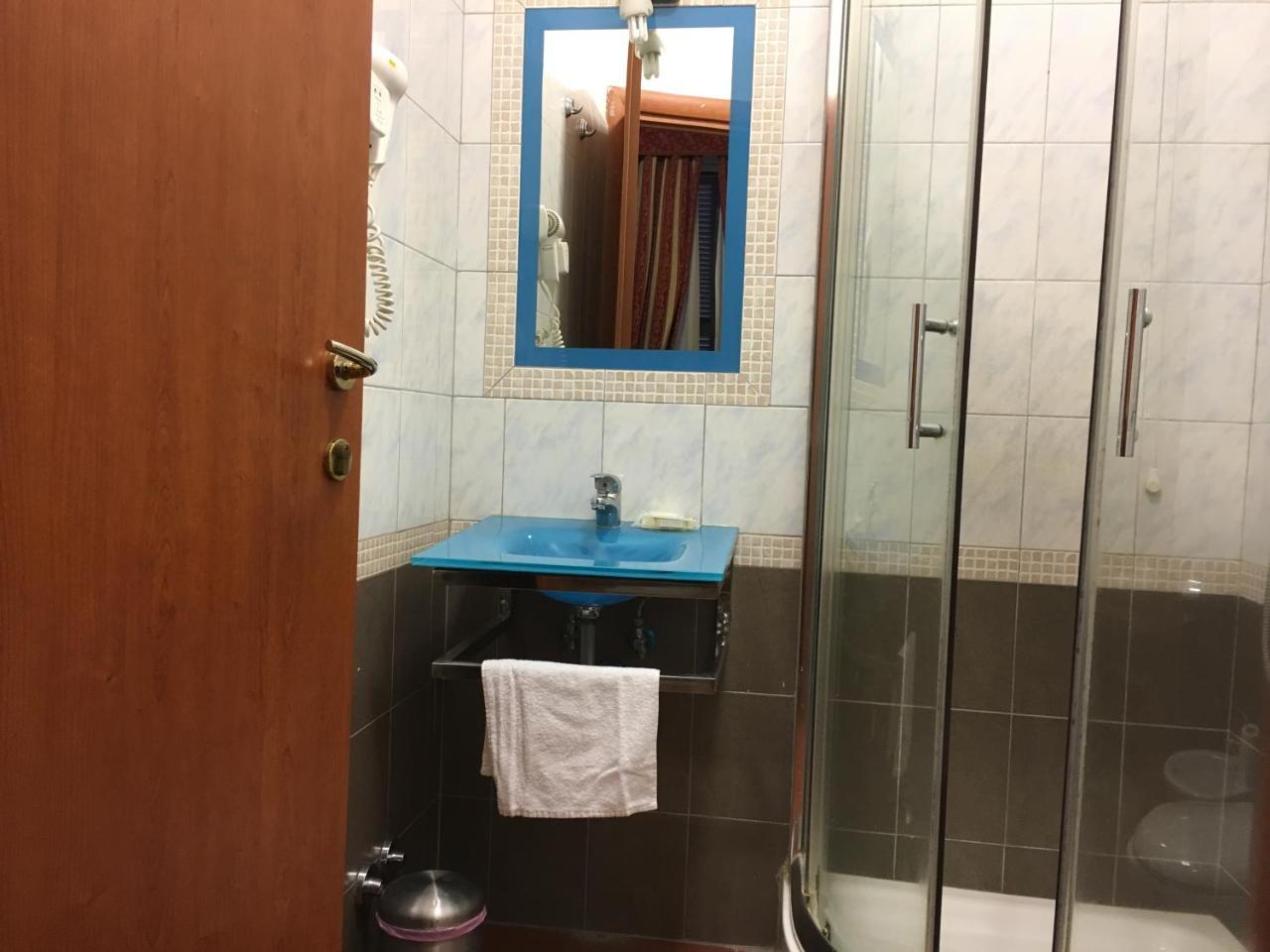 Double or Twin Room Private Bathroom