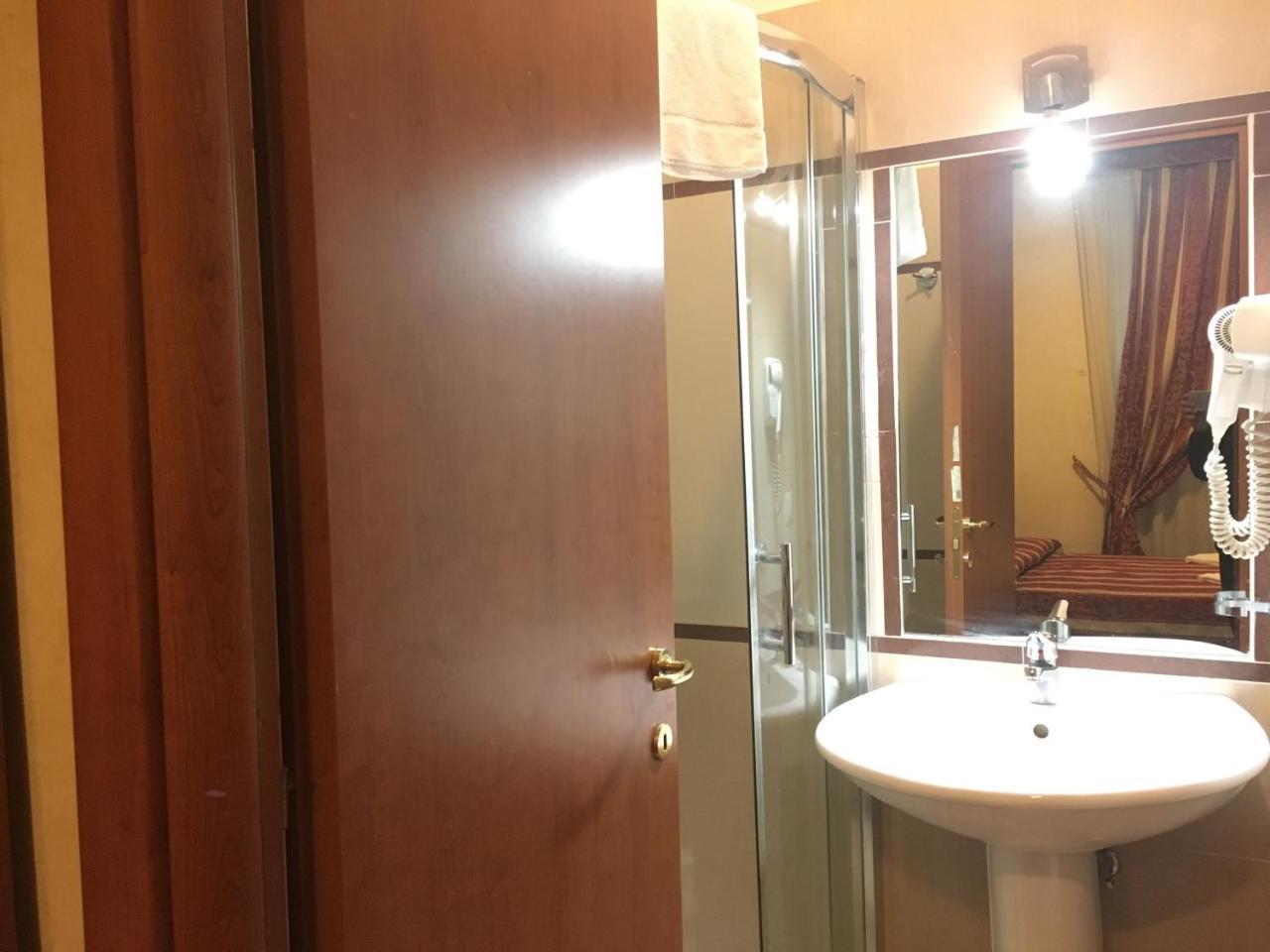 Double or Twin Room Private Bathroom