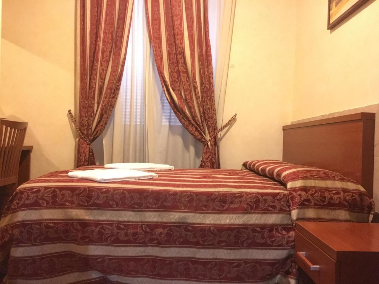 Double or Twin Room Private Bathroom