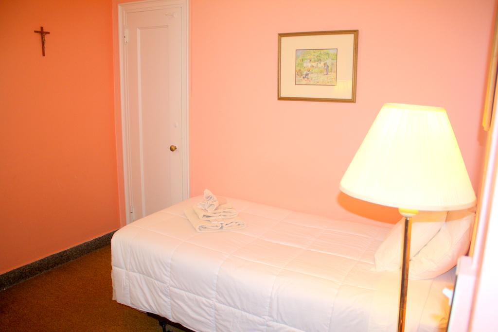 Quarto Individual com Casa de Banho Partilhada