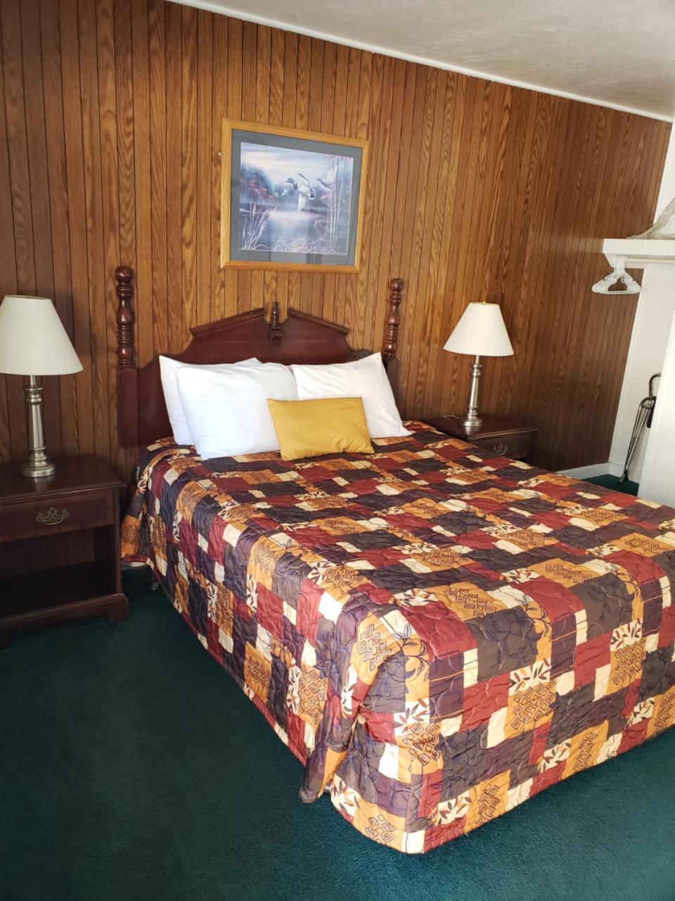Standard Queen Room