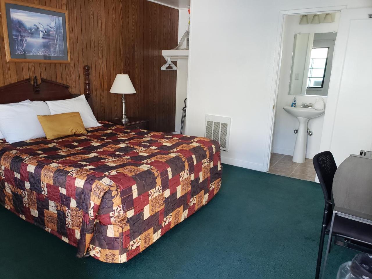 Standard Queen Room