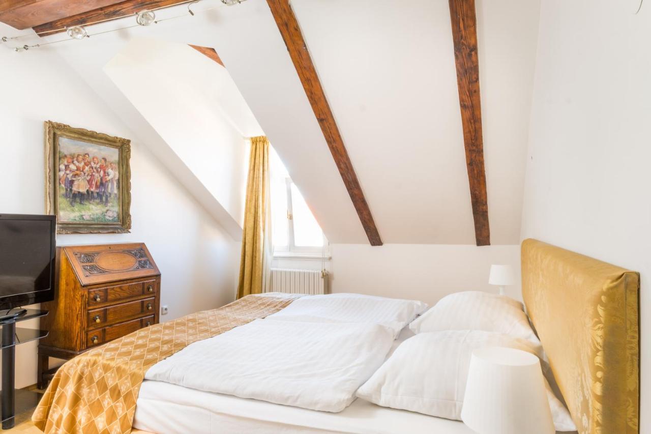 Attic Suite Apartment
