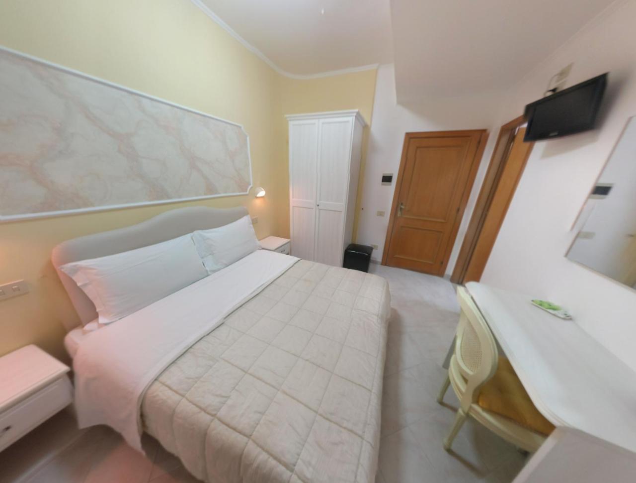 Double Room,742628701:JPEG