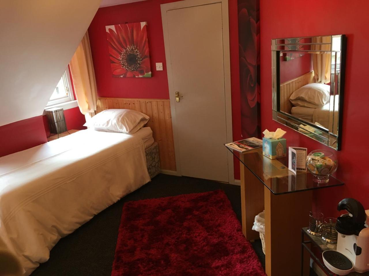 Standard Dreibettzimmer mit Meerblick