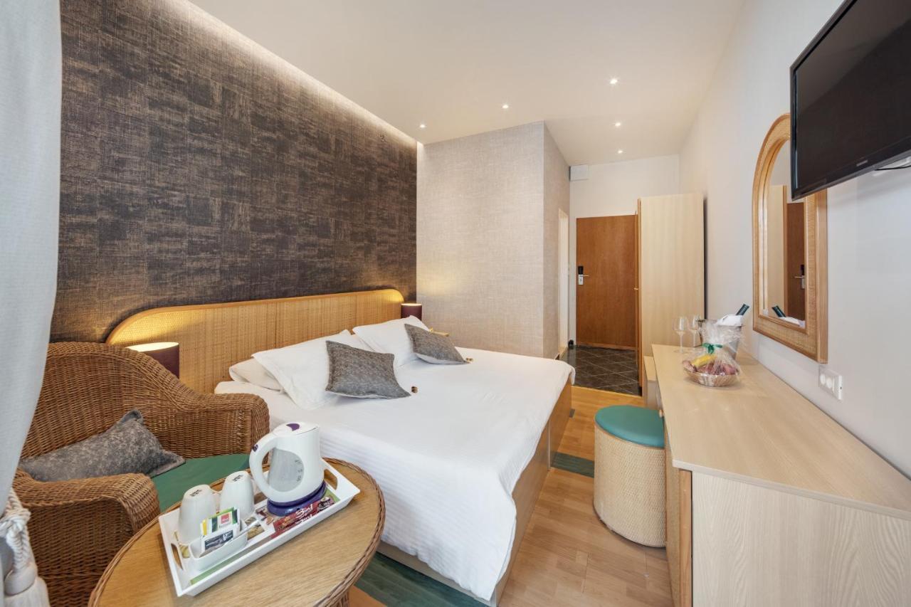 Superior Double or Twin Room Balcony Garden View