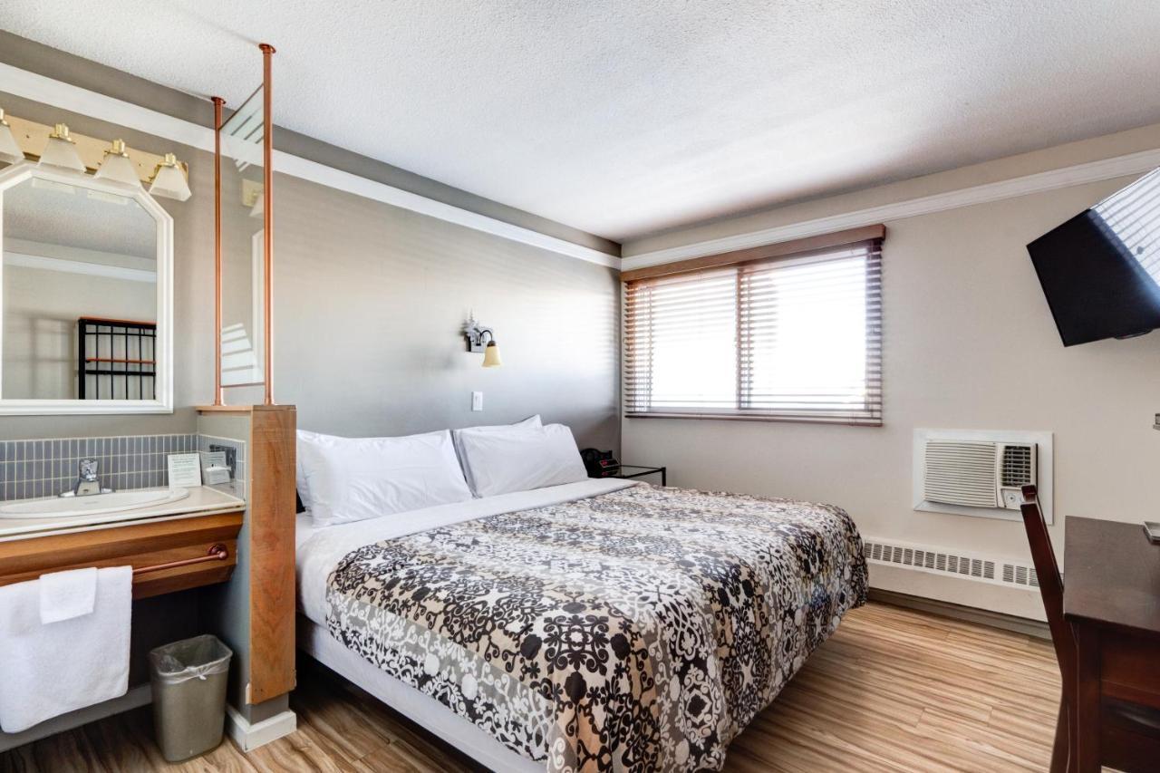 Standard King Room Mountain View