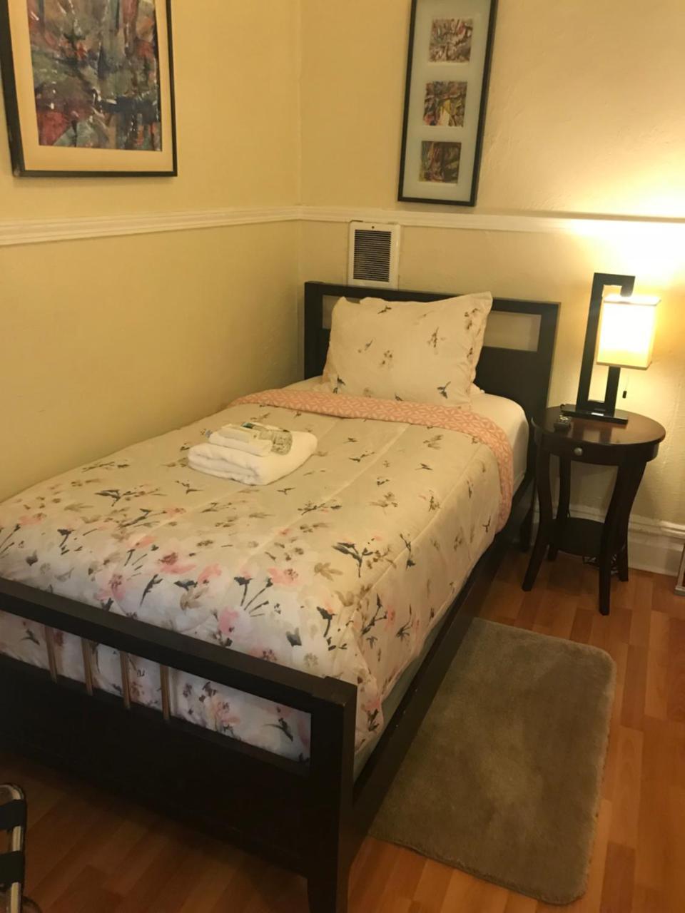 Single Room,744575296:JPEG