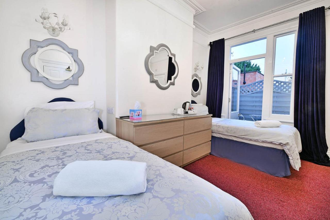Twin Room with Shower