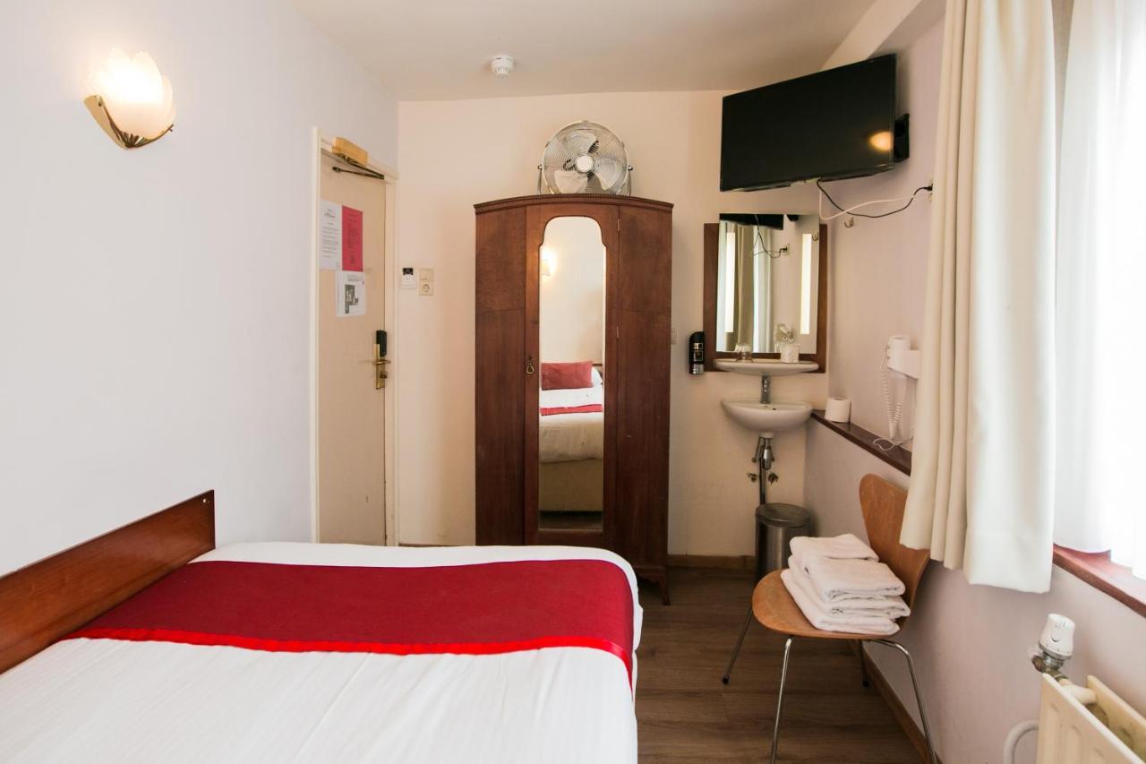 Single Room Shared Shower Toilet