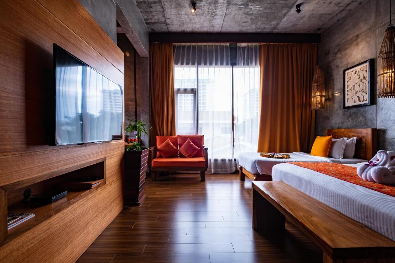 Deluxe Triple Room City View Bathtub