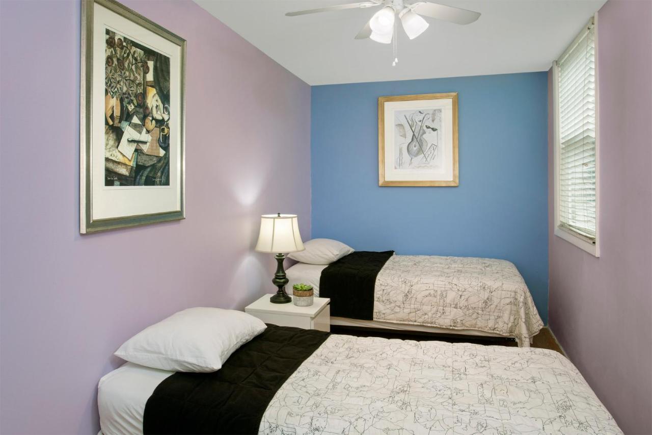 Privates Zimmer mit 2 Betten und Gemeinschaftsbad