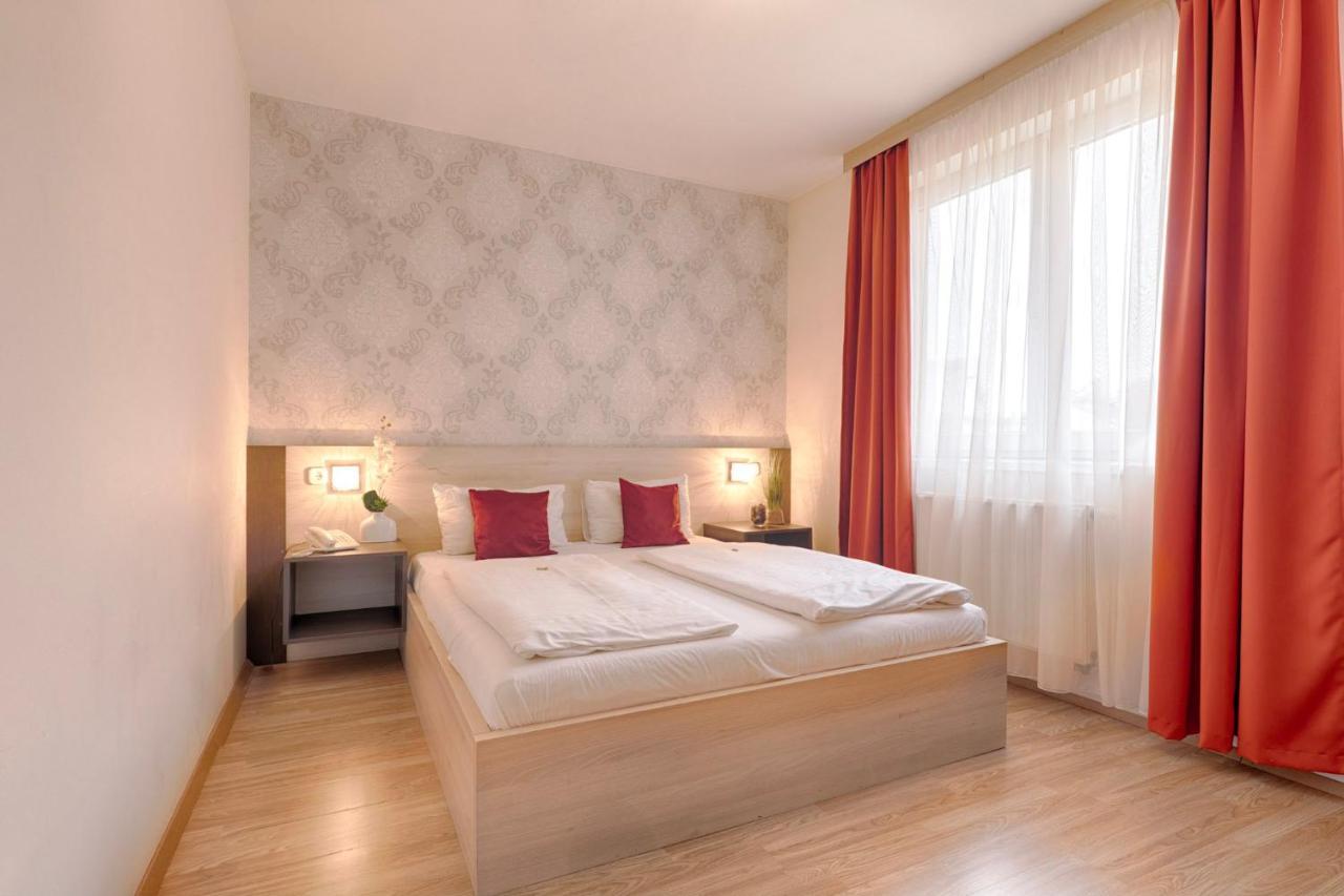 Small Double or Twin Room