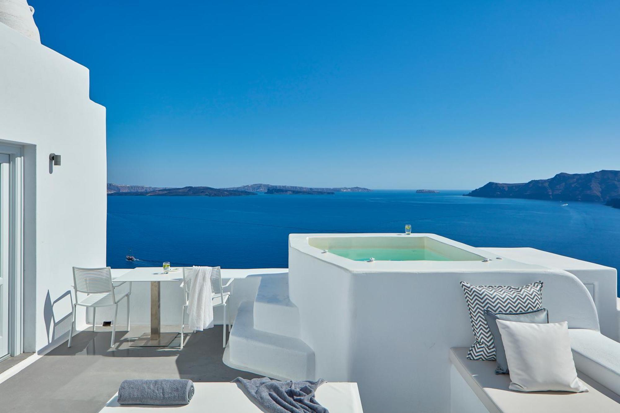 Villa Suite Open Air Jetted Tub