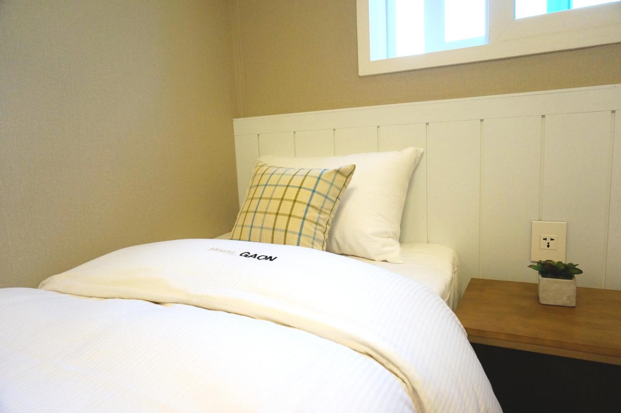 Single Room,748643351:JPEG