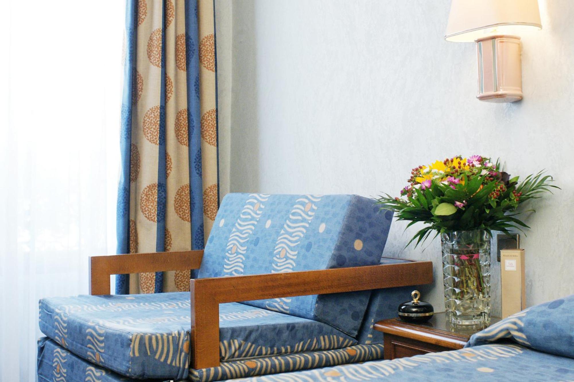Standard Twin Room Sofa