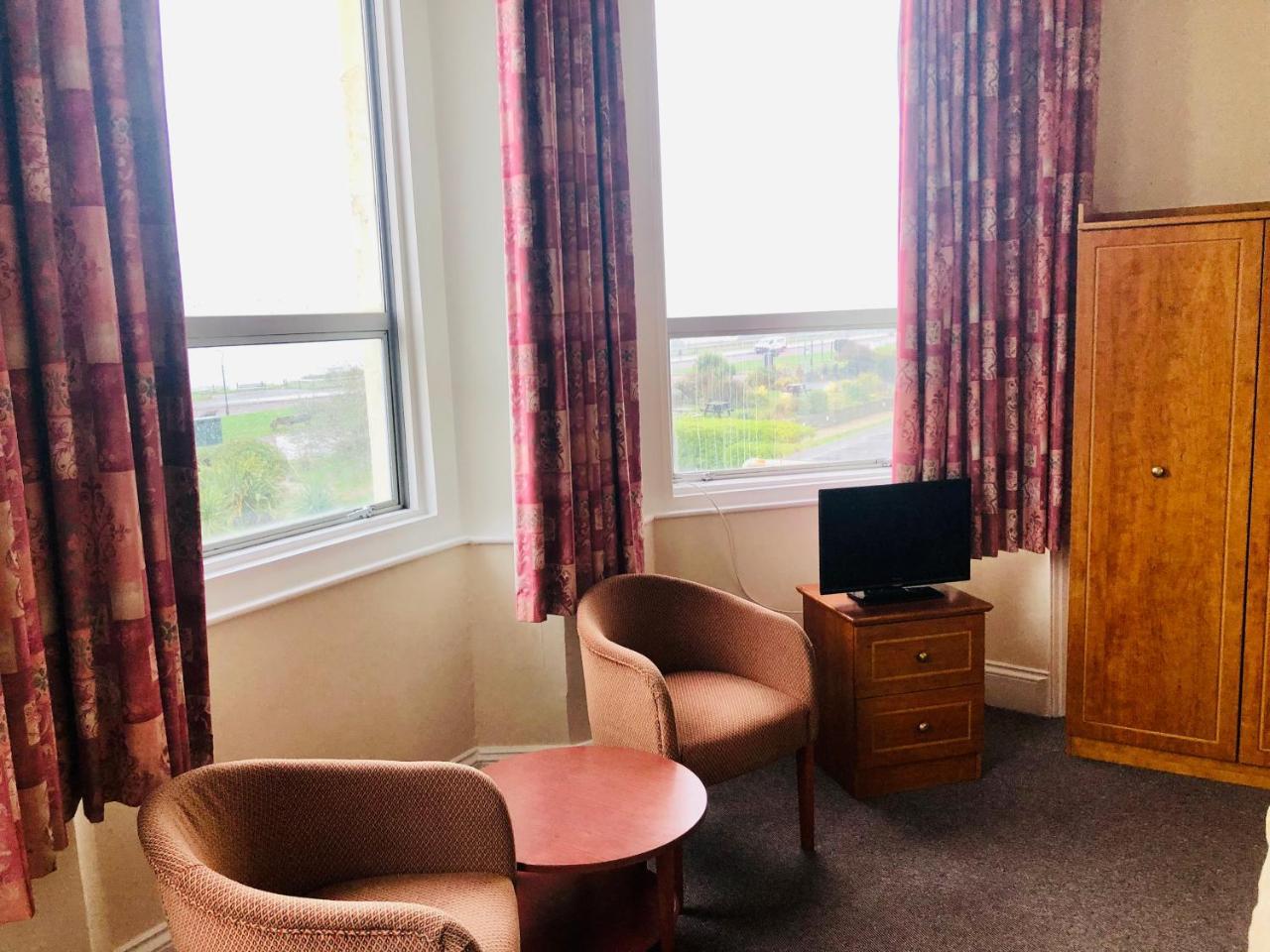 Double or Twin Room Sea View