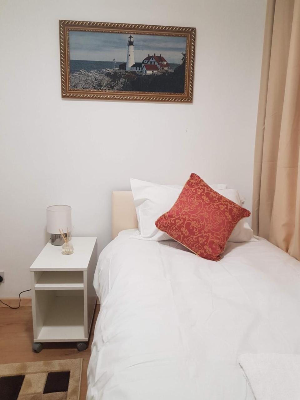 Quarto Individual com Casa de Banho Partilhada
