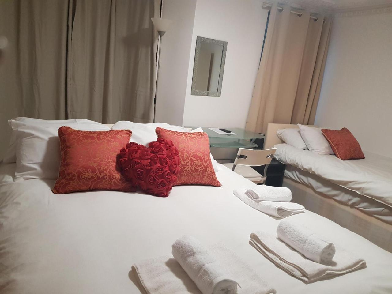 Quarto Familiar com Casa de Banho Partilhada