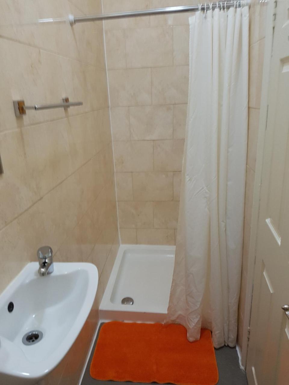 Twin Room with Shower