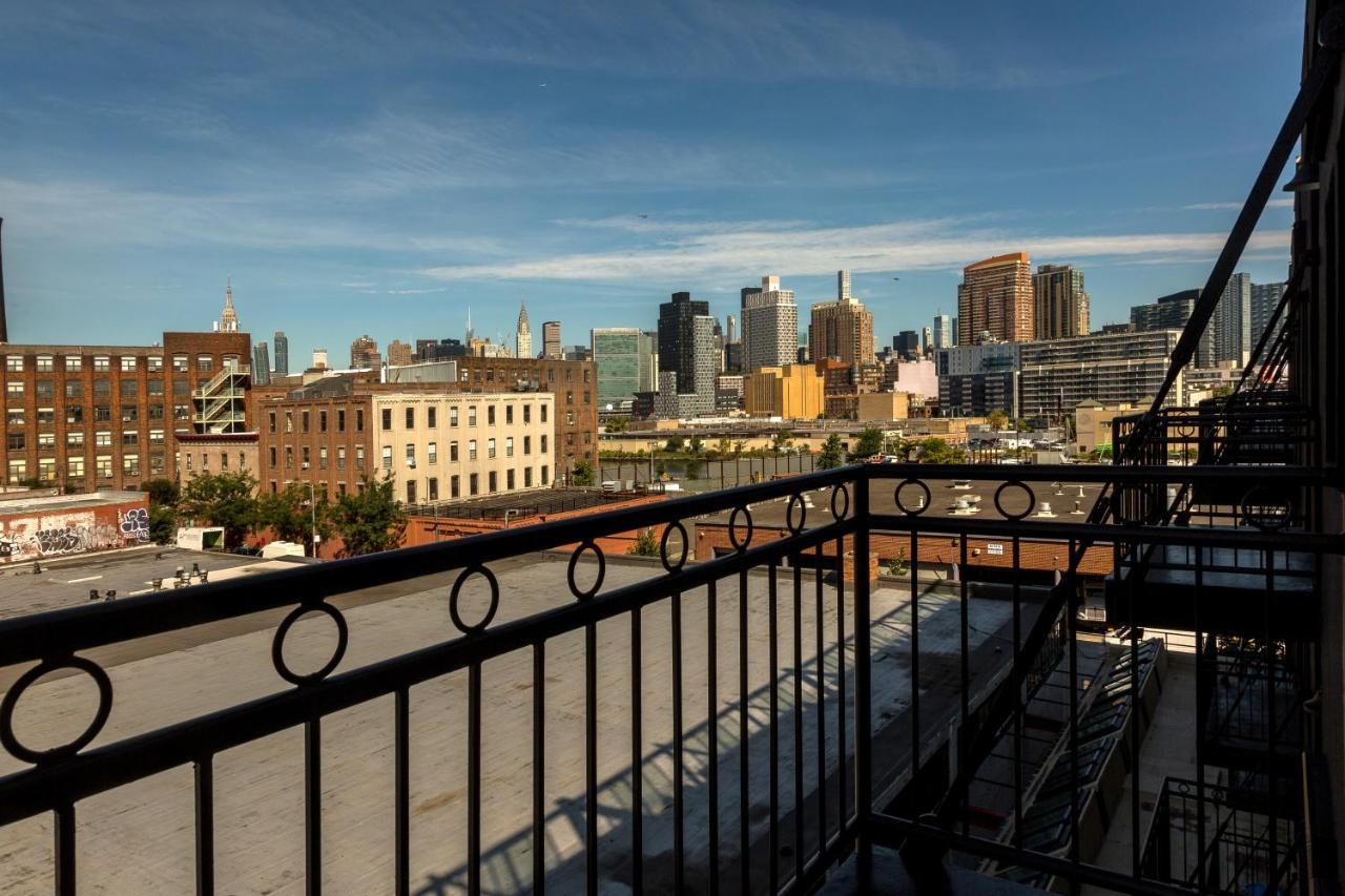 Superior Queen Room Balcony City View