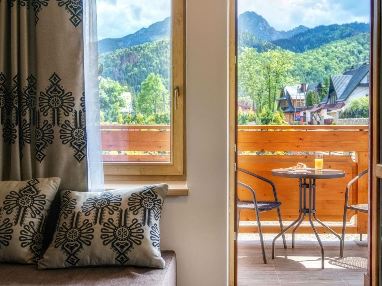Deluxe Doppelzimmer mit Balkon und Bergblick
