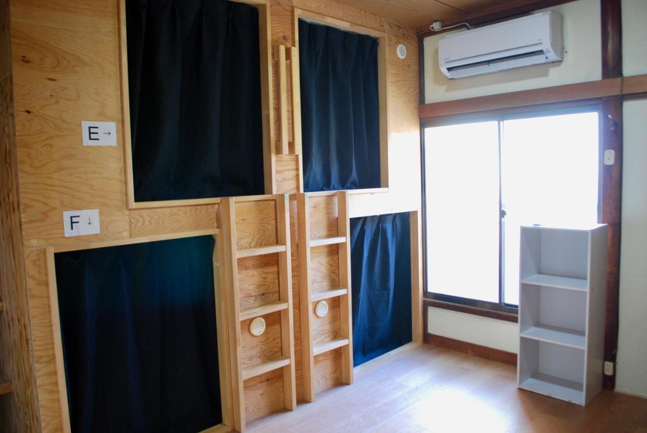 Capsule Bed 8-Bed Mixed Dormitory Room