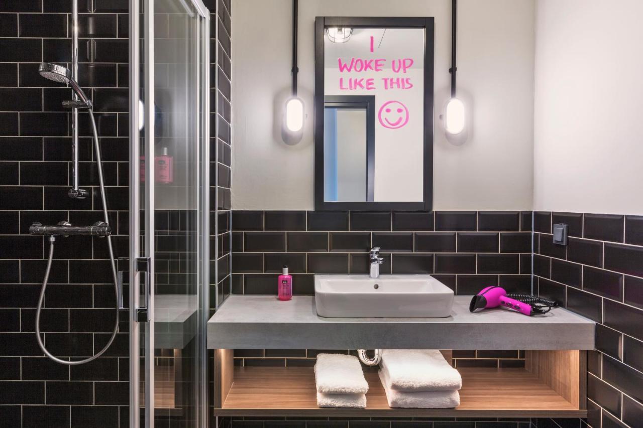 Moxy Kamer met 1 Queensize Bed