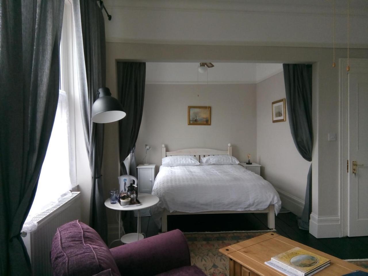 Deluxe Double Room Shower