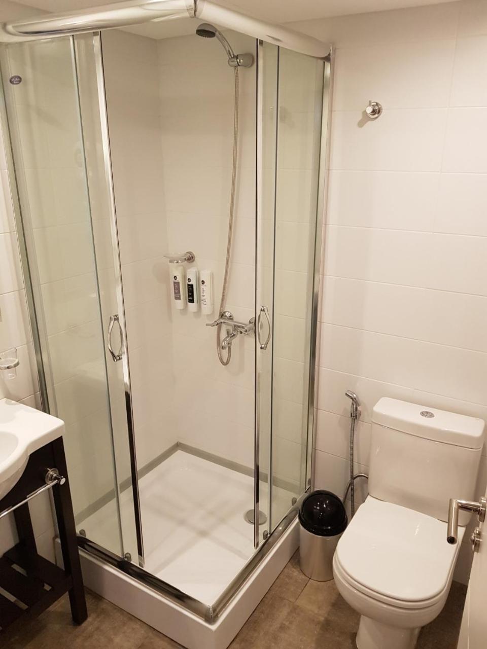 Quarto Standard com Cama de Casal ou 2 de Solteiro e Varanda