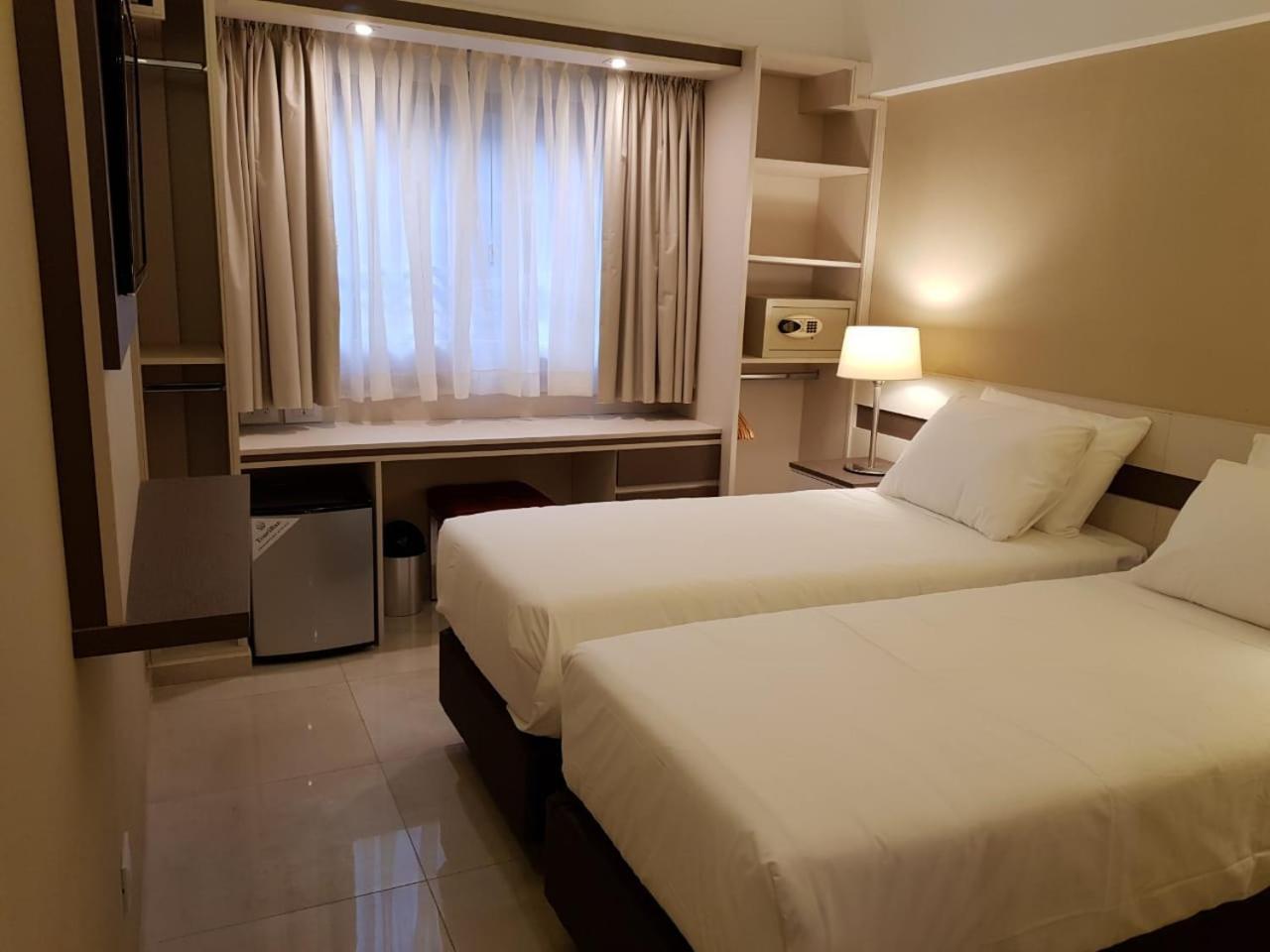 Quarto com Cama de Casal ou 2 de Solteiro