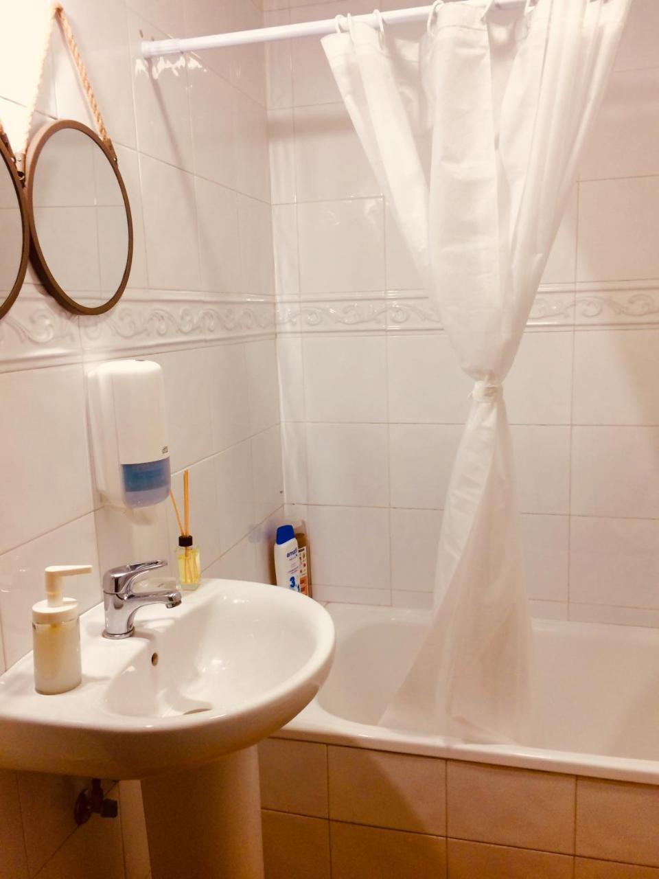 Twin Room Shower,757695445:JPEG