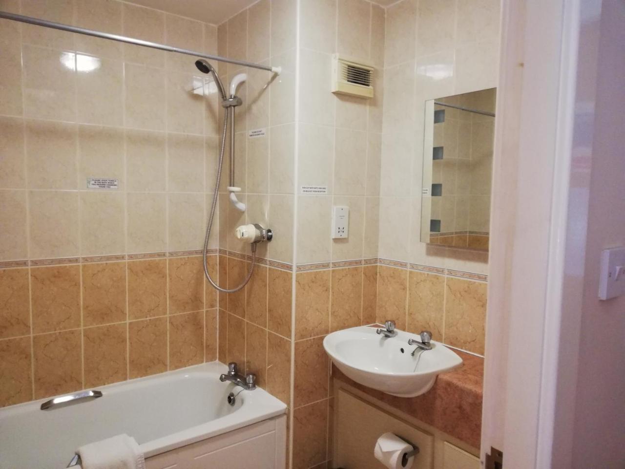 Standard Twin Room,697556517:JPEG
