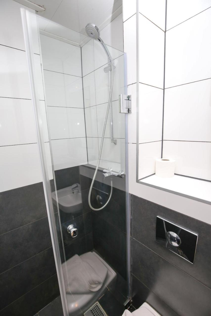 Quadruple Room Private Bathroom
