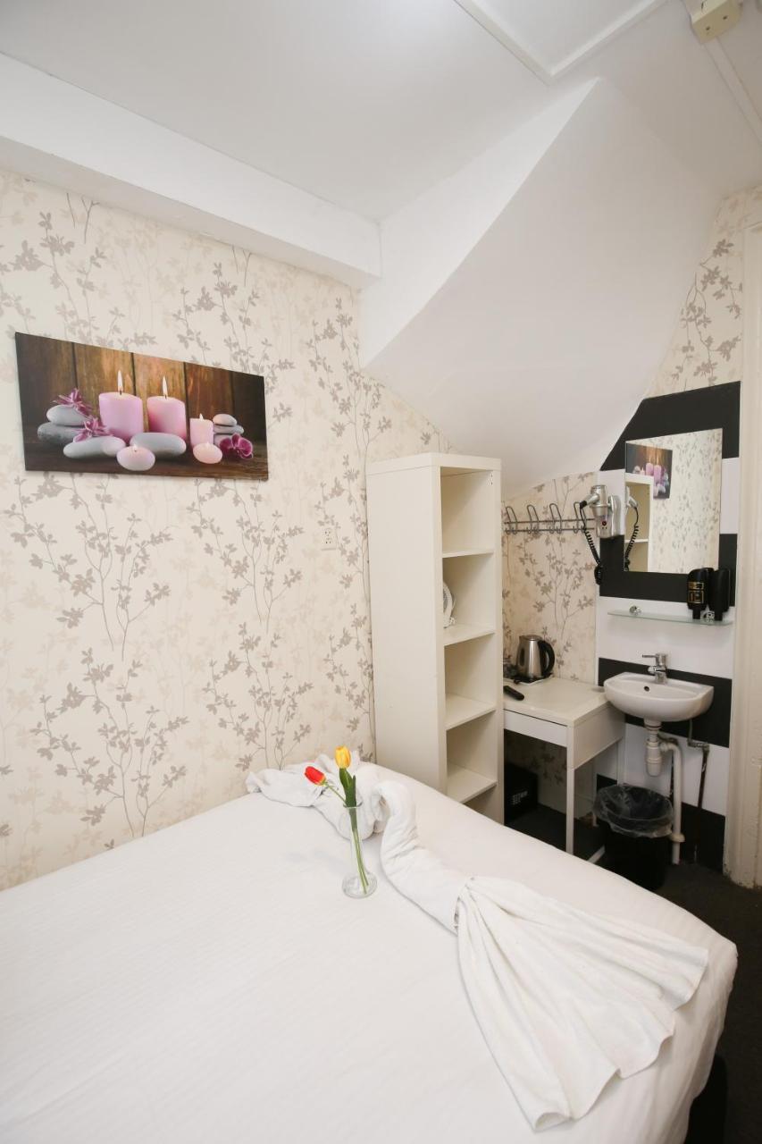 Small Double Room Private Bathroom