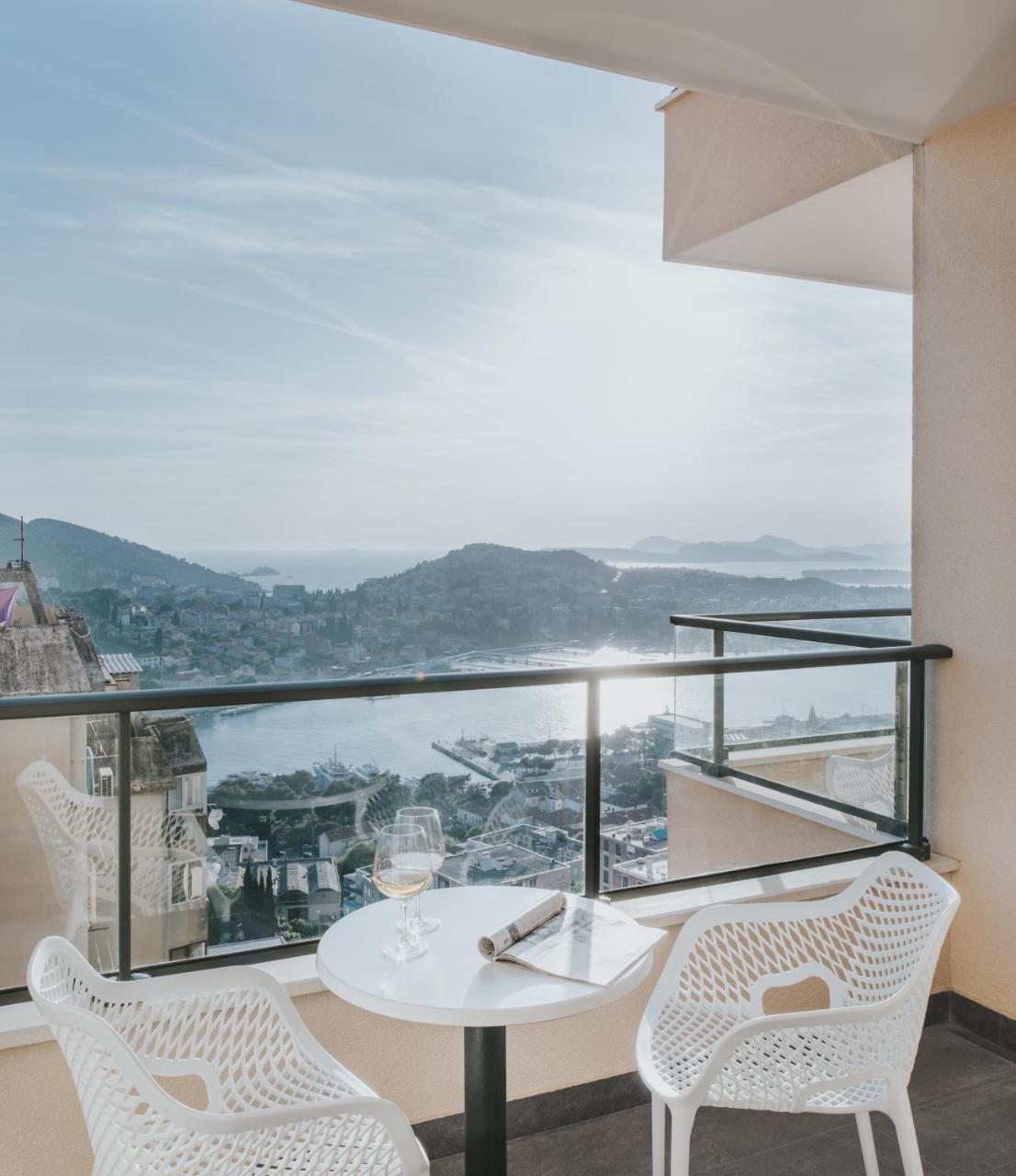 Double or Twin Room Sea View