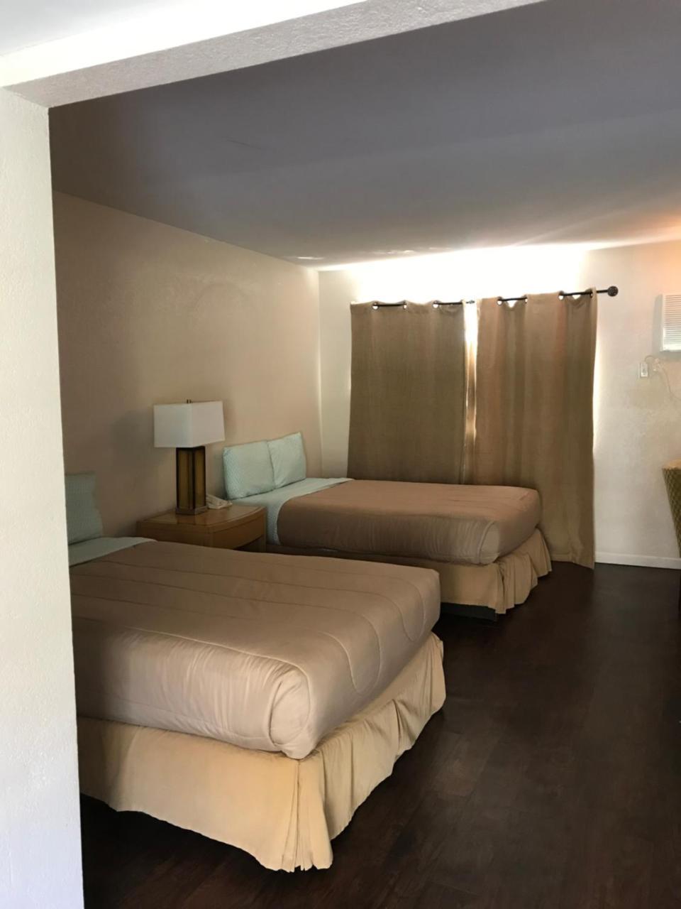 Camera con Letto Matrimoniale e Vista Montagna