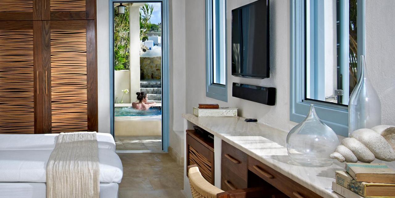 Waterfront Suite Private Whirlpool 350 meters from the main hotel