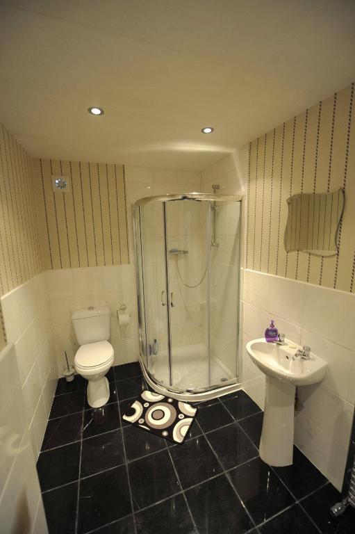 Single Room with Shared Bathroom