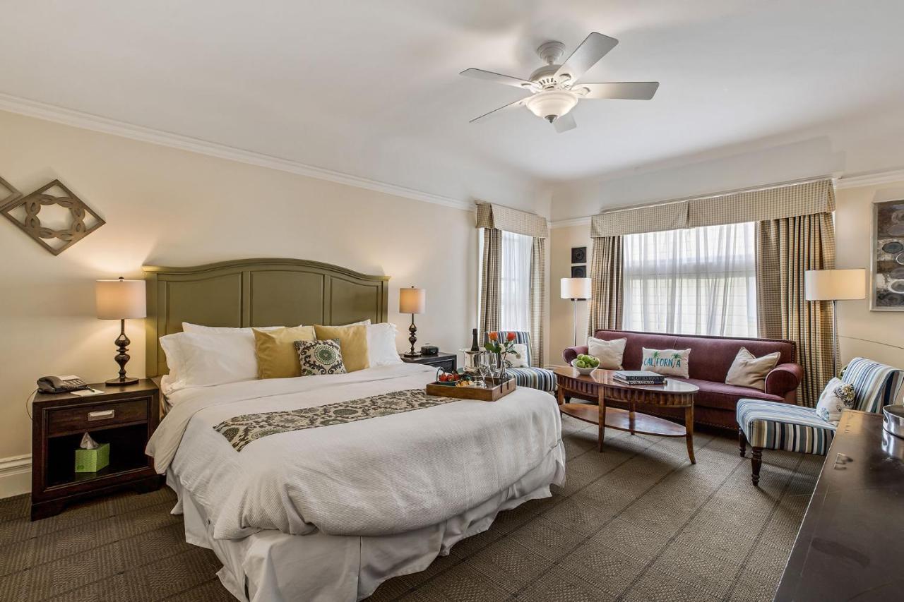 Deluxe King Room,762605374:JPEG