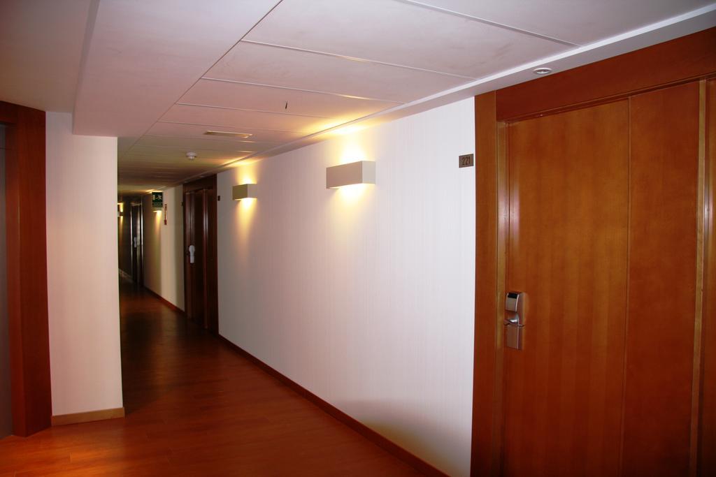 Single Room,925869373:JPEG