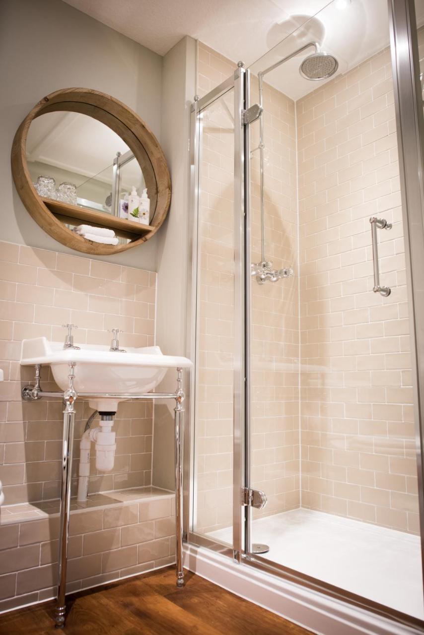Deluxe Double Room Shower,763304416:JPEG