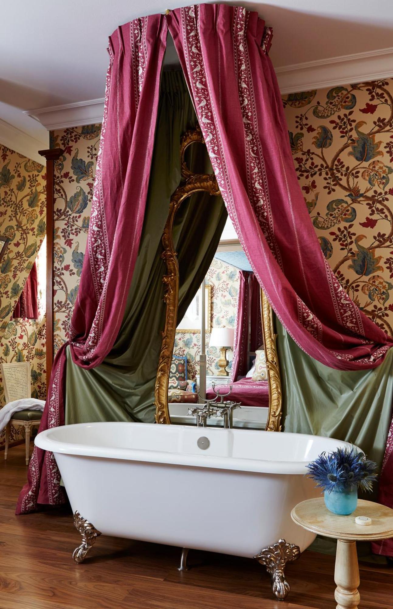 Queen Victoria Suite with Lake View