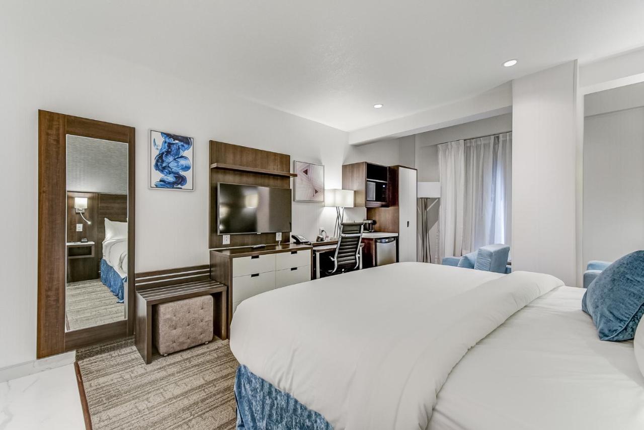 Suite con cama extragrande y bañera de hidromasaje