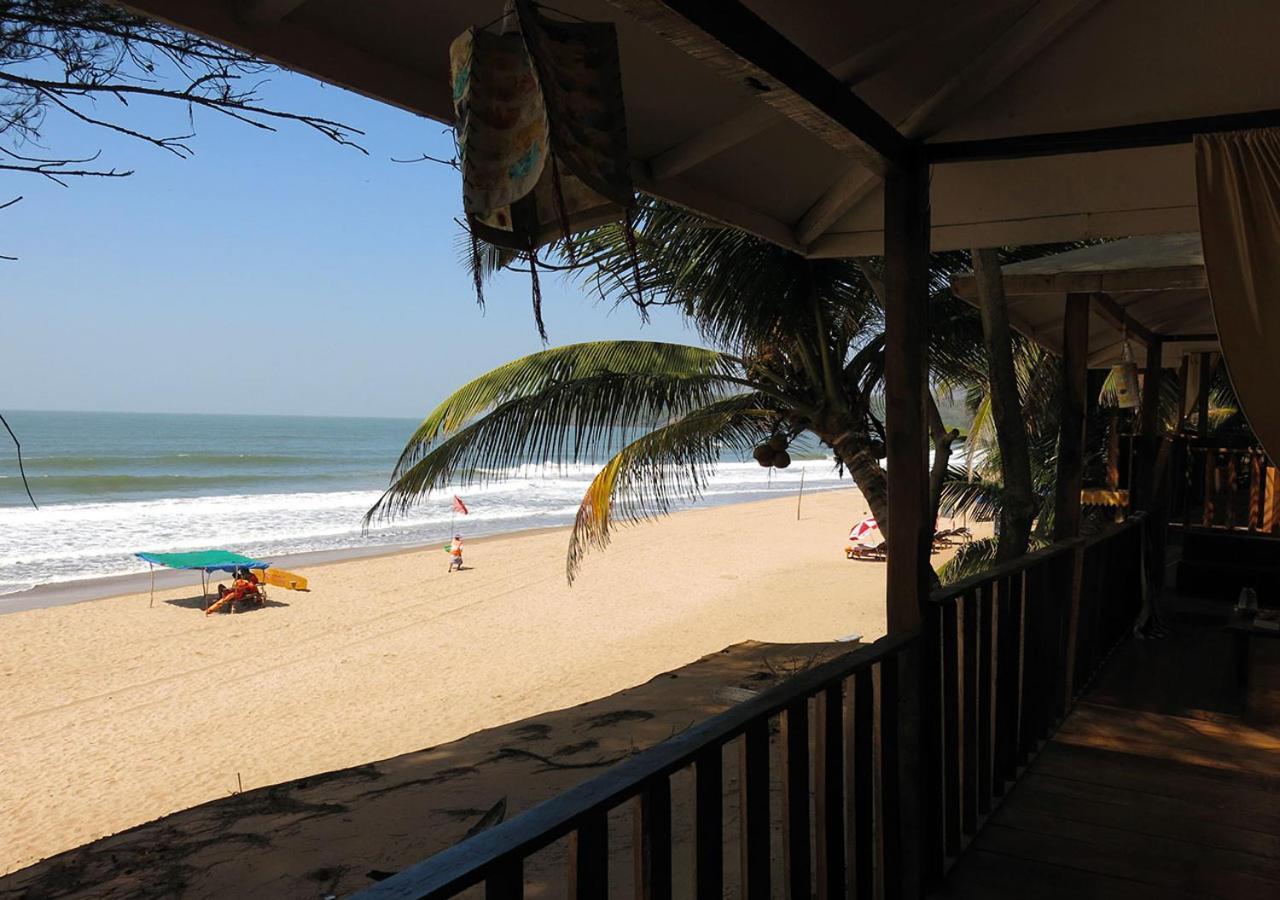 Rooftop Beachfront Hut