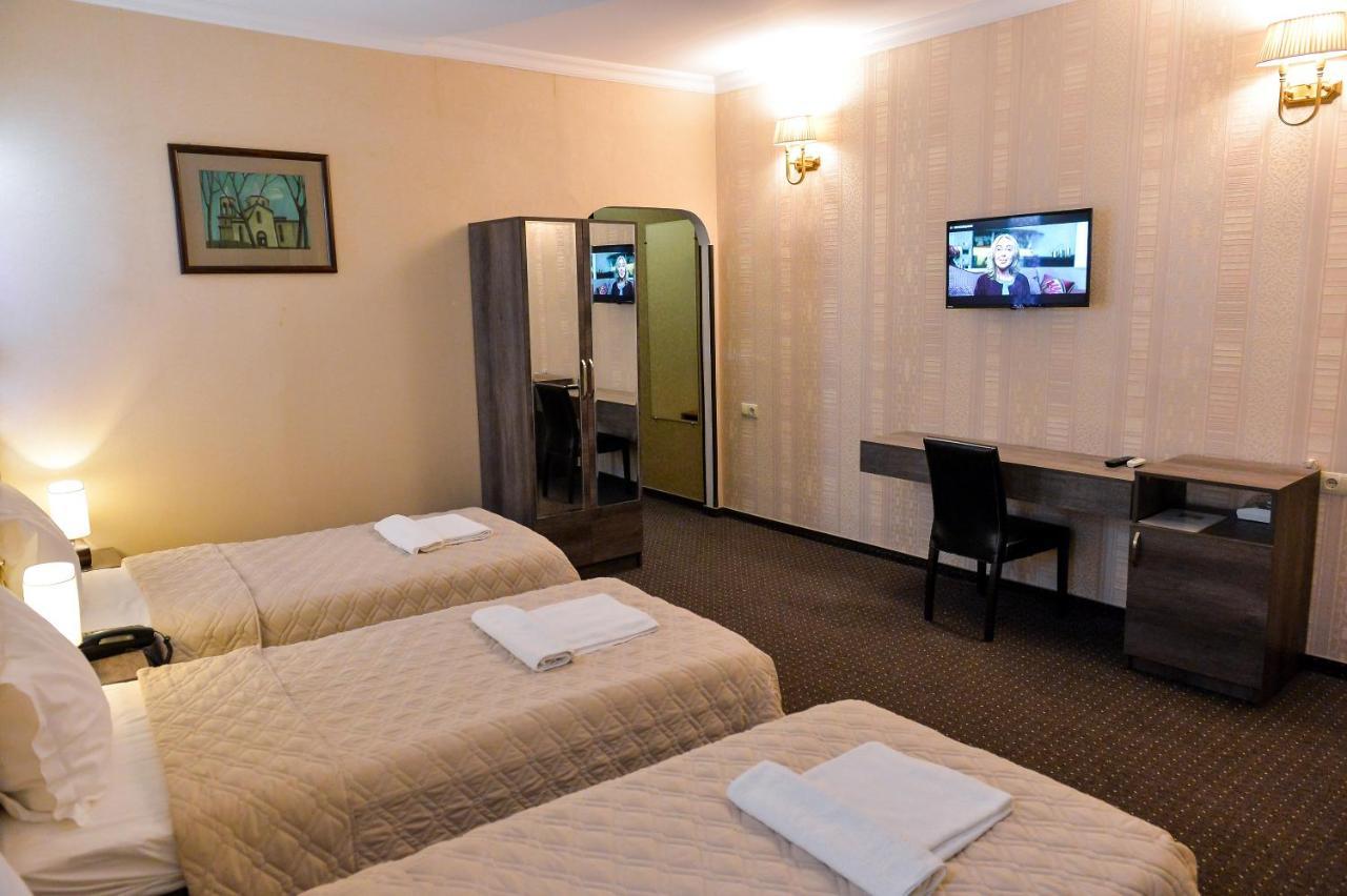 Comfort Triple Room
