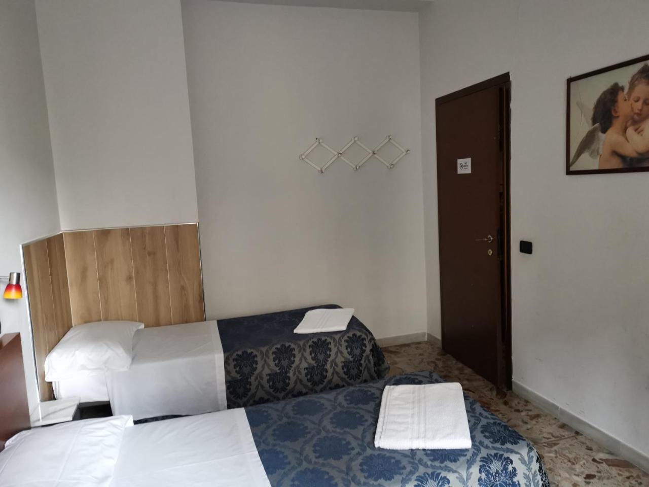 Camera Tripla con Bagno in Comune