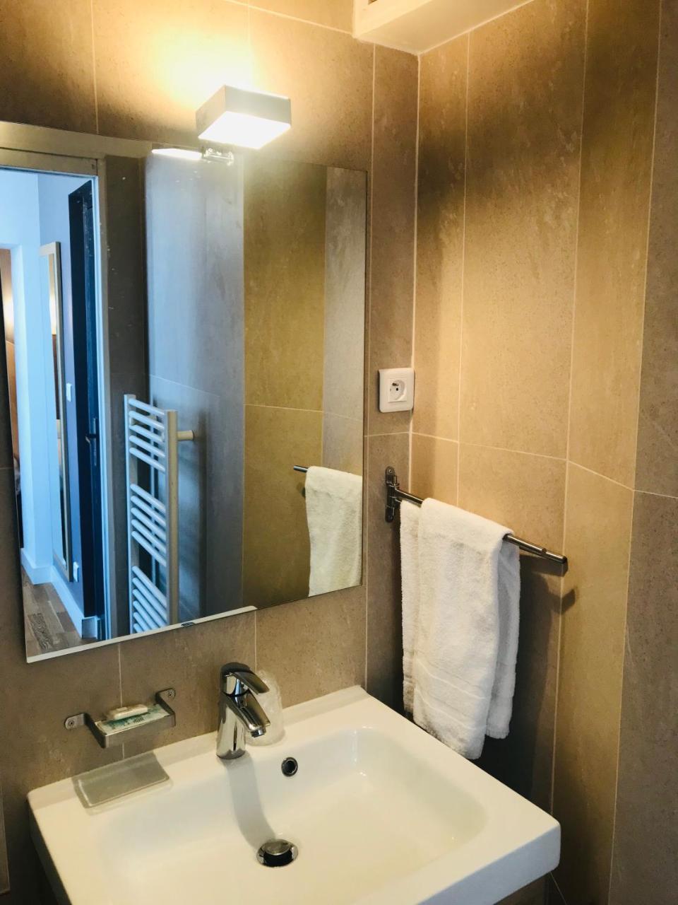Twin Room Shower