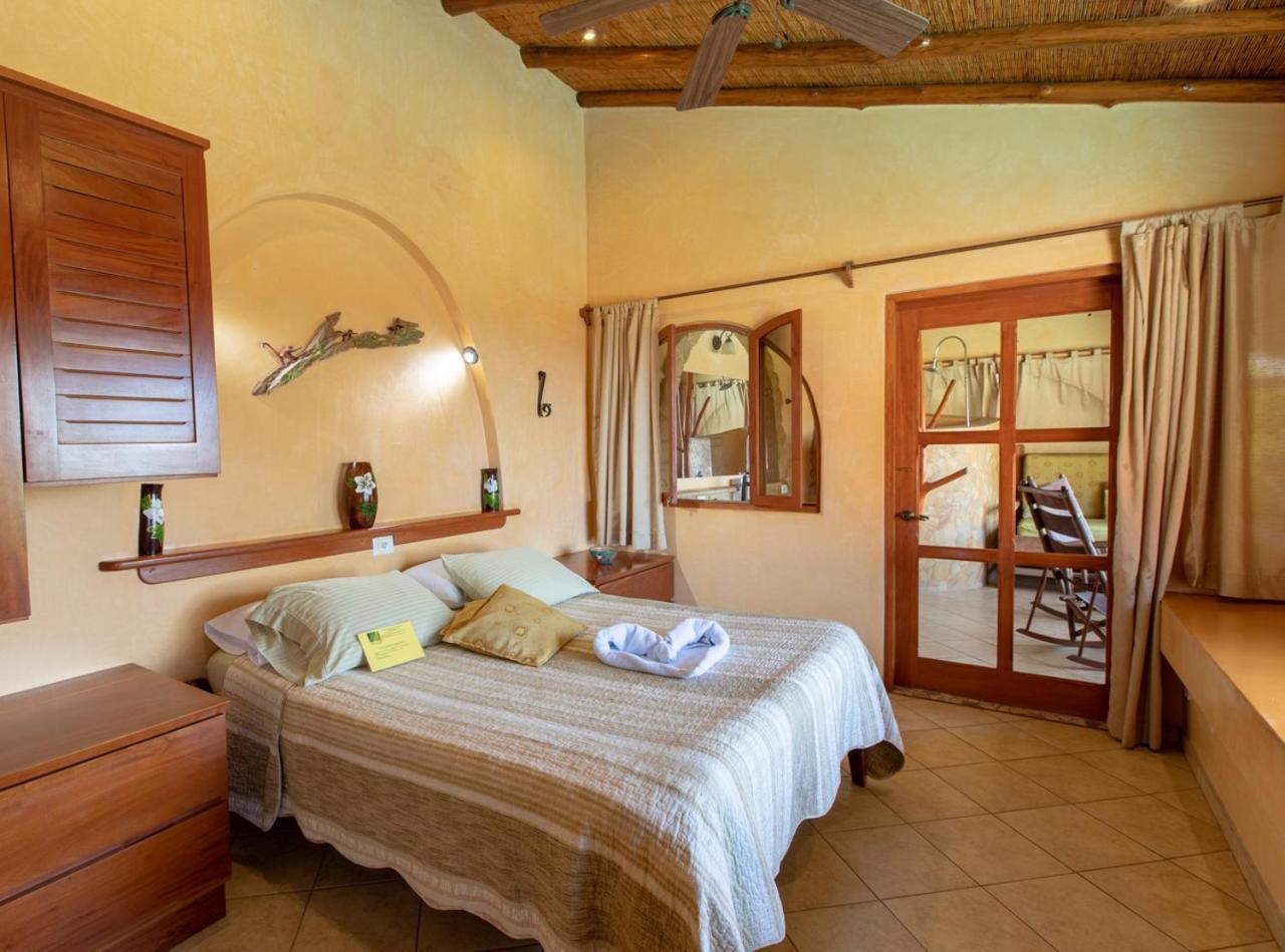 Chambre Lit Queen-Size - Vue sur Jardin